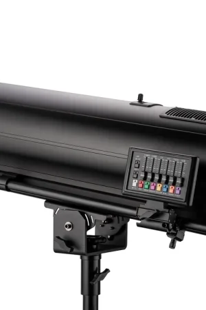 Bonne affaire - EUROLITE LED SL-1000 MFZ DMX Search Light incl. flight case