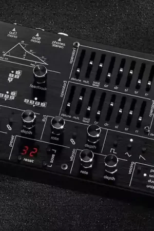 Offre exceptionnelle - Twisted Electrons MEGAfm MKII